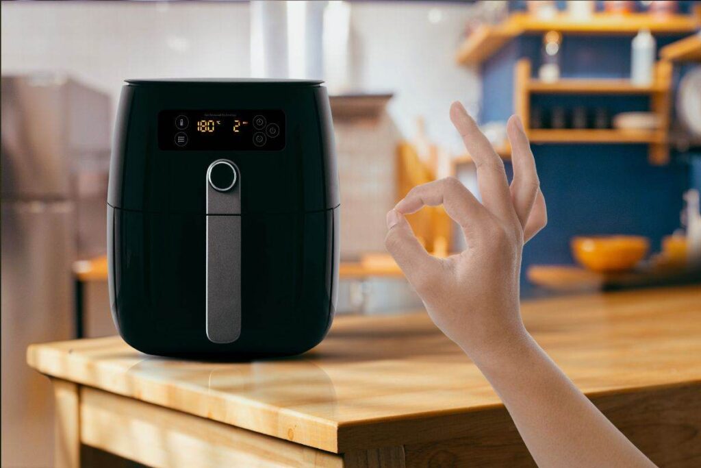 Questo è l’unico metodo per pulire alla perfezione la friggitrice ad aria: ci vuole pochissimo tempo